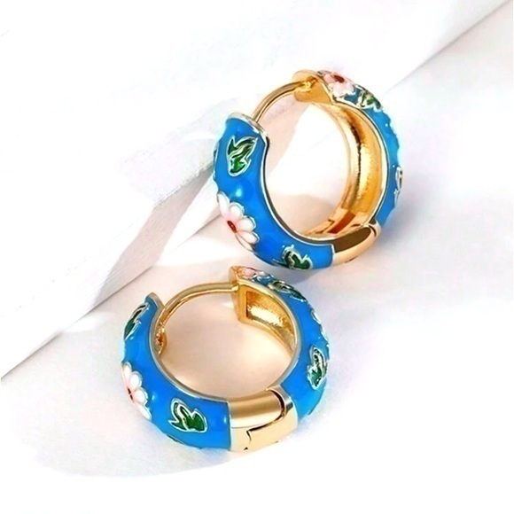 Jewelry - 🆕 Blue Floral Gold & Enamel Hoop Earrings